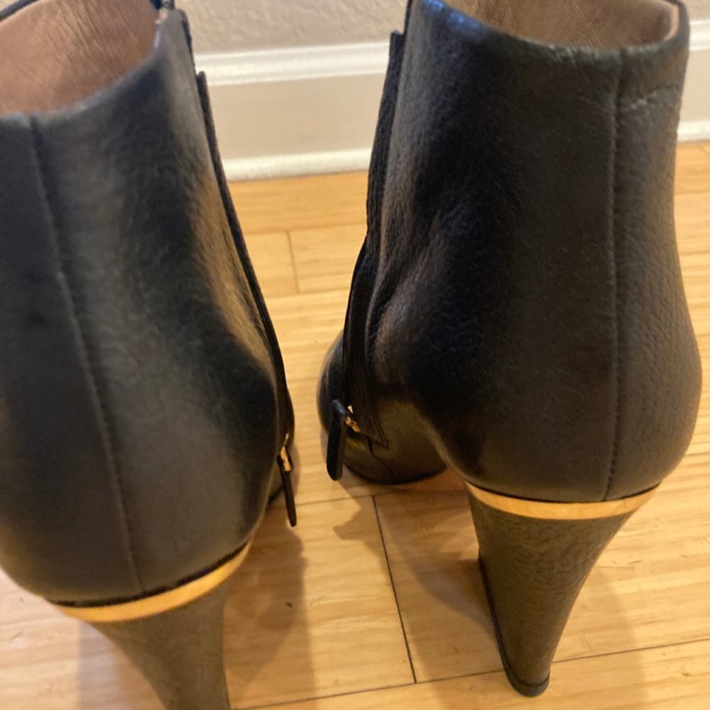 Black Leather Zip Up Ankle Style With Gold Trim "Beckie Bootie" ~ Chloe sz 38 - Picture 8 of 12